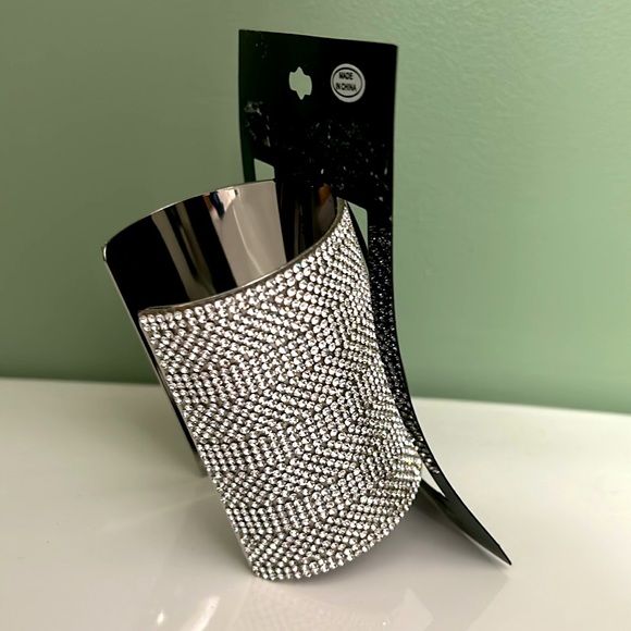 NWT Bebe large cuff bracelet - Picture 4 of 7